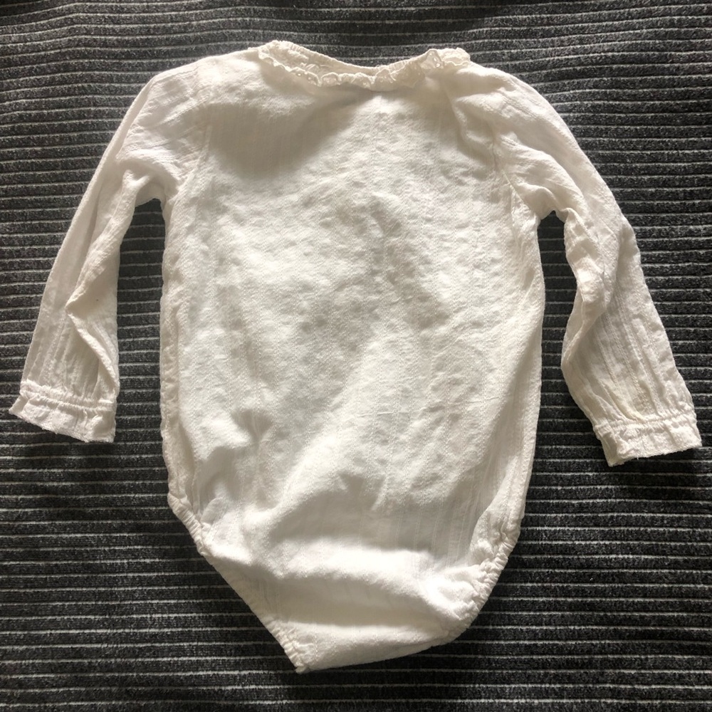 MinyMo Off White Ruffled Kids Onsie - Picture 4 of 4